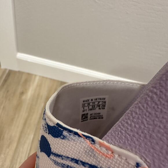 Adidas Adilette Slide Sandals - Picture 7 of 8